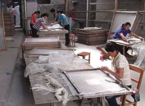一張紙的金屬新生 藤縣工廠以手工肌理感裝飾畫撬動(dòng)海外市場(chǎng)